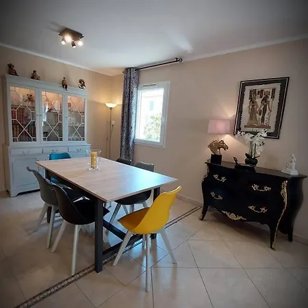 T3 Agreable, Proche Centre Et Plage. * Carqueiranne